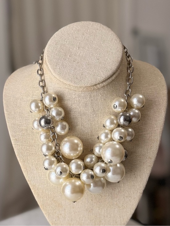 Jewelry - Chunky Faux Pearl Cluster Statement Bib Necklace